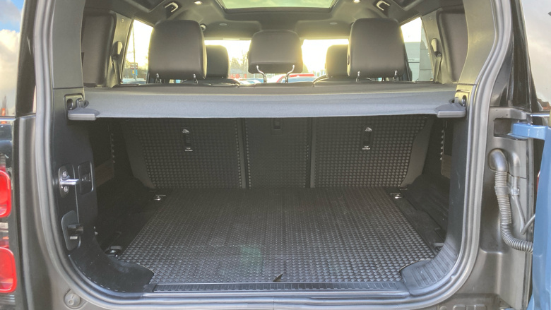 Land Rover Defender 3.0 D250 X-Dynamic SE 110 5dr Auto Diesel Estate